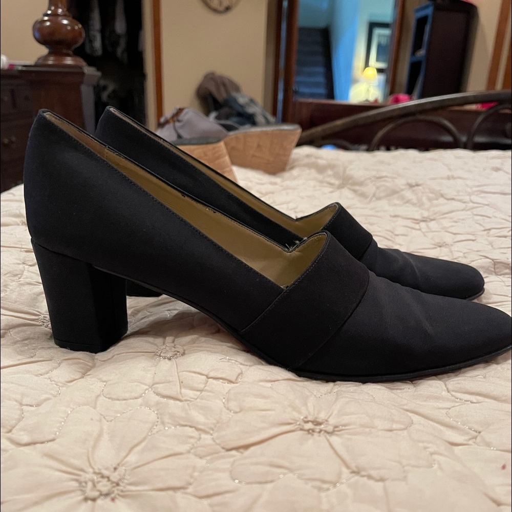Ladies Vittadini size 10Narrow black pumps